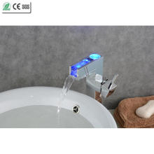 Faucet de lavatório de latão de cachoeira de corpo único de corpo único (QH0615HAF)